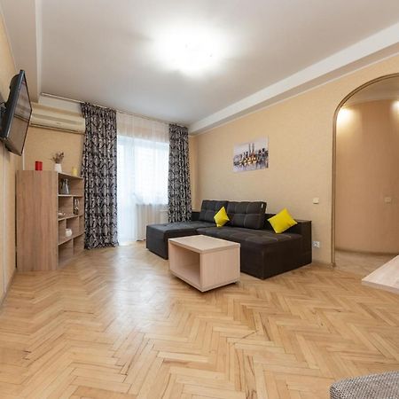 קייב 1 Bedroom Apart Near Metro Pecherska מראה חיצוני תמונה