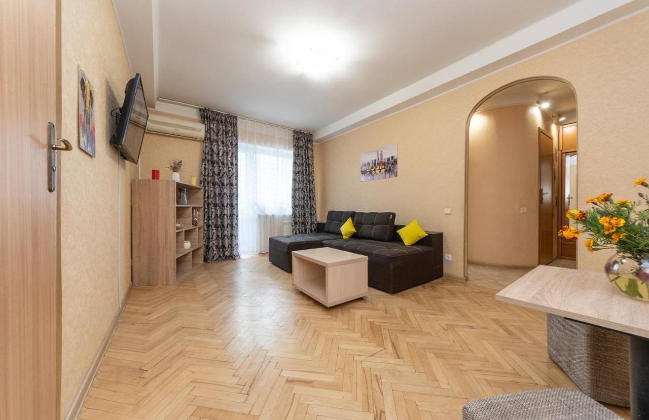 קייב 1 Bedroom Apart Near Metro Pecherska מראה חיצוני תמונה