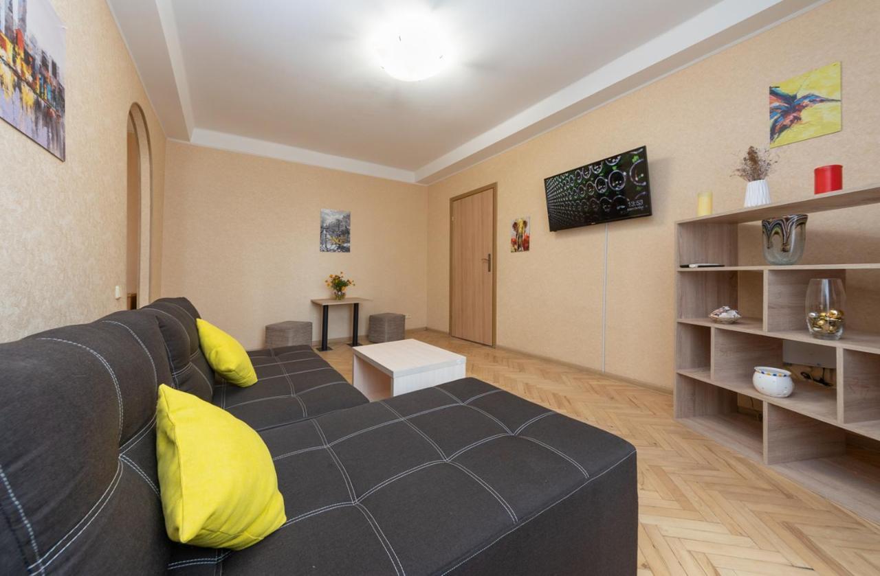 קייב 1 Bedroom Apart Near Metro Pecherska מראה חיצוני תמונה