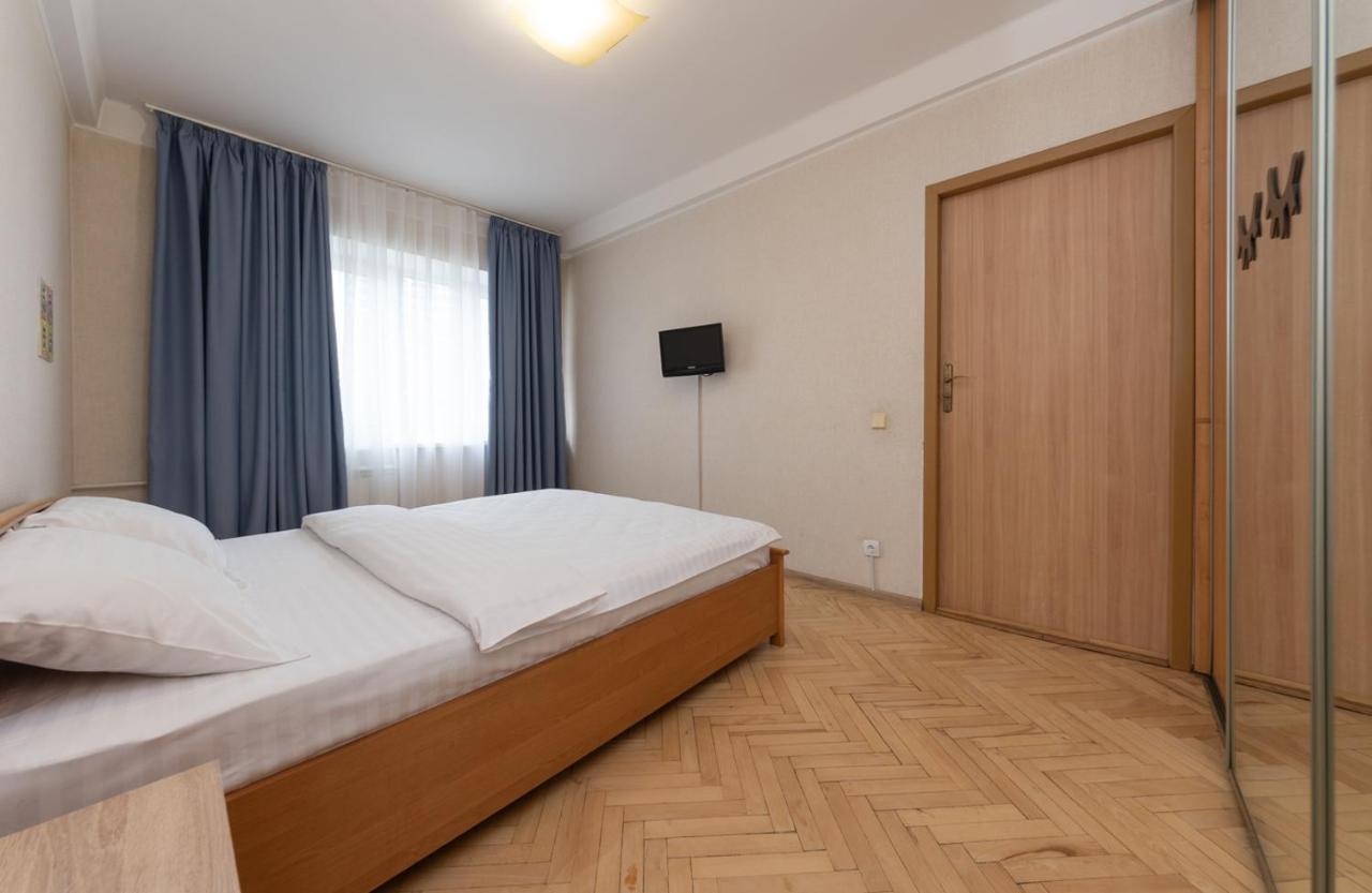 קייב 1 Bedroom Apart Near Metro Pecherska מראה חיצוני תמונה