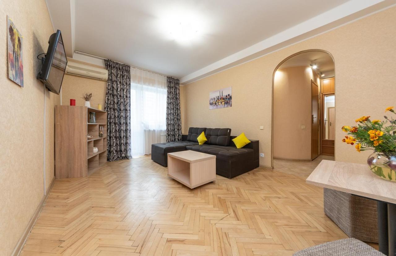 קייב 1 Bedroom Apart Near Metro Pecherska מראה חיצוני תמונה