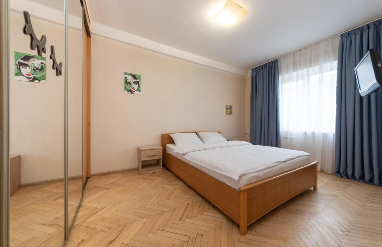 קייב 1 Bedroom Apart Near Metro Pecherska מראה חיצוני תמונה