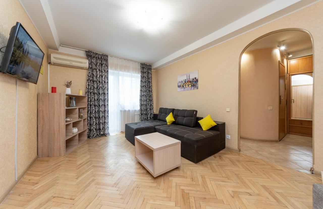 קייב 1 Bedroom Apart Near Metro Pecherska מראה חיצוני תמונה