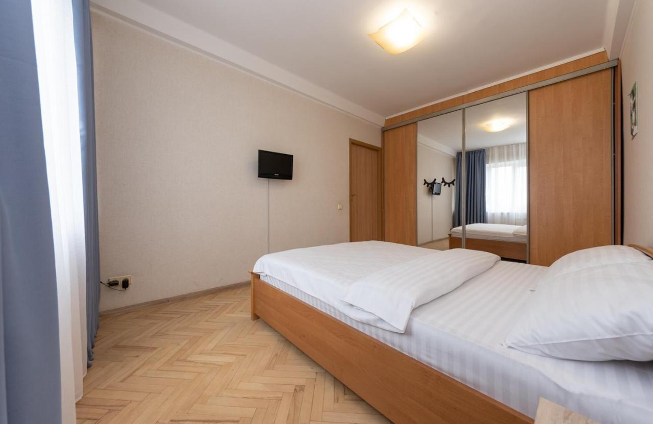 קייב 1 Bedroom Apart Near Metro Pecherska מראה חיצוני תמונה