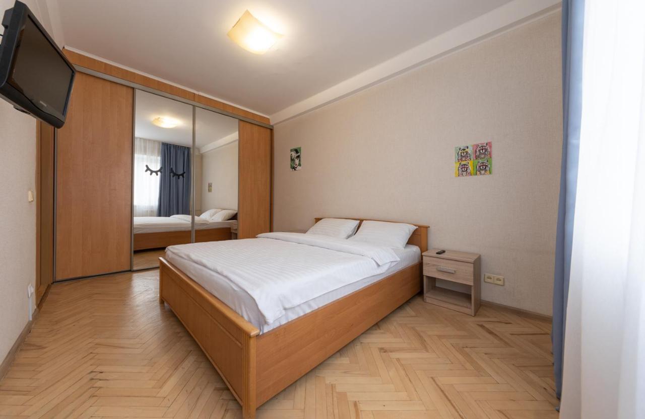 קייב 1 Bedroom Apart Near Metro Pecherska מראה חיצוני תמונה